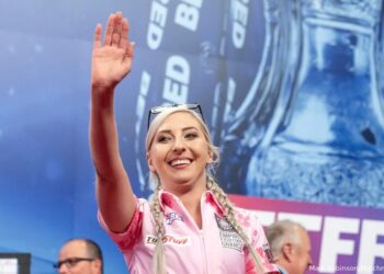 “They just need to stop talking and focus on their own games” – Fallon Sherrock fed up with politics in women’s darts as she Quits On….