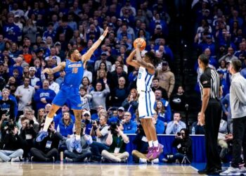 Unbelievable Officiating Blunders Turn Kentucky-Texas Clash Into Controversy