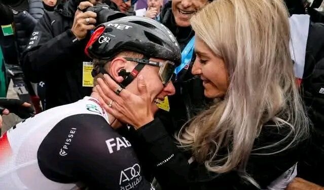 “Elle est la petite amie de Tadej Pogačar, mais elle n’agit pas du tout comme telle” – Patrick Lefevere raconte sa première rencontre avec Urška Žigart….