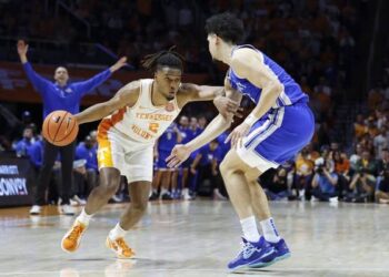 Breaking: Kentucky Wildcats Franchise QB’s Future in Jeopardy After Contract Negotiation Stalls!