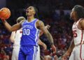 Kentucky basketball’s Otega Oweh drops truth bomb on heroics after Oklahoma fans’ ‘traitor’ chants.Full details below
