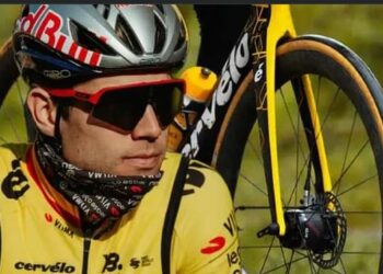 Van Aert pakt uit met nieuw snufje: “Dat hebben ze me wijsgemaakt”