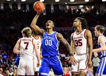 OU investigates, apologizes for fan throwing beverage can at Kentucky men’s basketball players.Full details below