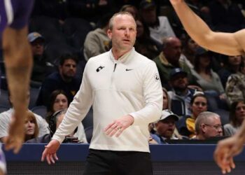 What Darian DeVries Said Following the Win Over TCU “I thought our defense got us started because we were able to get in the open floor and then got some open transition ones”.Read more…