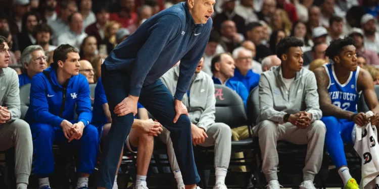 Referee stops game to stare at Mark Pope, who clearly was not happy with the officiating