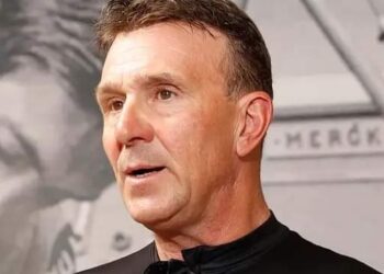 Museeuw kijkt met scheve ogen naar Van der Poel: “Ik hoop van niet”