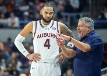Calls Mount Against Johni Broome as Embarrassing First-Half Stat Clouds Bruce Pearl’s Supremacy