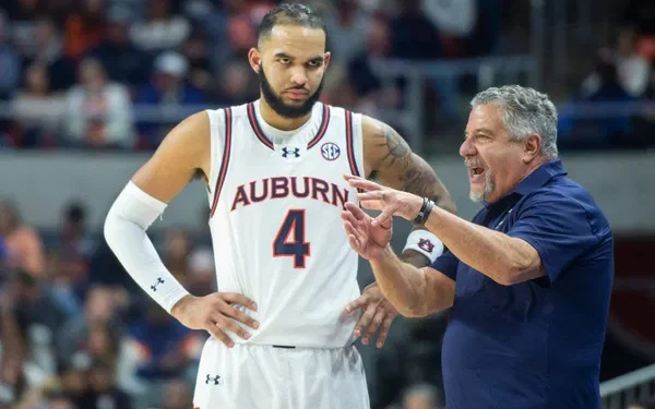 Calls Mount Against Johni Broome as Embarrassing First-Half Stat Clouds Bruce Pearl’s Supremacy