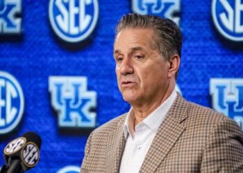John Calipari’s Cryptic Comment Sparks Speculation Over Mark Pope Drama Ahead of Kentucky-Arkansas Clash