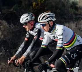 Tadej Pogačar et Tom Pidcock sous les projecteurs : Les stars du cyclisme visent une reconnaissance mondiale