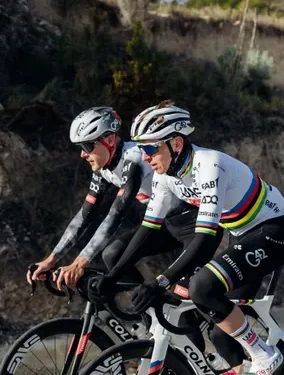Tadej Pogačar et Tom Pidcock sous les projecteurs : Les stars du cyclisme visent une reconnaissance mondiale