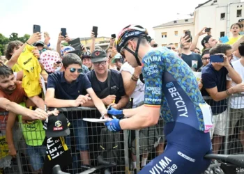 Boonen en Vandenbroucke gingen hem voor, Van Aerts populariteit overstijgt de sport: “Hij is te populair.”