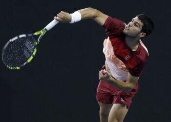 Carlos Alcaraz stages comeback to advance to Monte Carlo semifinals.