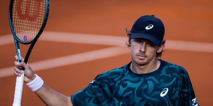 Alcaraz Overcomes Djere to Reach Barcelona Open Quarter-Finals, Set for Clash with De Minaur