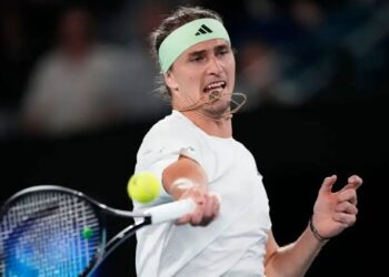 Zverev snaps out of slump to defeat Muller in Munich.