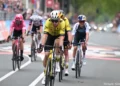 Wout van Aert doorbreekt eindelijk de vloek van deze lente: “Toen Wout in de bus stapte, was hij blij met het winnen van de sprint voor de 4e plaats..