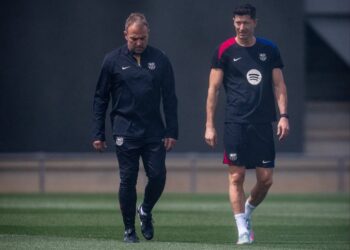 Robert Lewandowski Returns to Barcelona Squad Ahead of Crucial Inter Clash