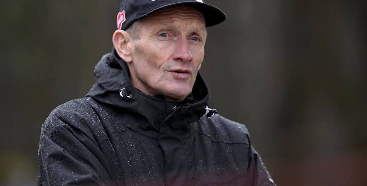 Nieuw bewijs: Adrie van der Poel slaat alarm over mogelijke sabotage bij val van Mathieu van der Poel in Nové Město: “Er was een intern probleem voordat de wedstrijd begon”