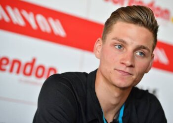 Net binnen: Mathieu van der Poel veroordeelt vandalisme in huis van zijn vader – dringt er bij de politie op aan de daders te arresteren; “Ik weet niet of de aanval aanvankelijk op mij gericht was, want ik heb mijn vader vóór het incident bezocht”, zei hij.