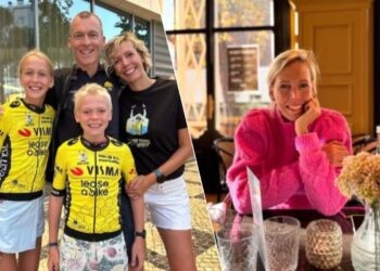 Schrijf een artikel over Een onvermoeibare kampioen. Een moment van condoleance: Wout Van Aert brengt bezoek aan voormalig wielrenner Robert Gesink om zijn overleden vrouw Daisy te troosten en te eren. Donaties aan de familie…