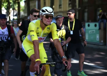 Tour de France Drama: Van der Poel bezwijkt onder druk van Pogačar en geeft toe: “Mijn benen wilden gewoon niet meer