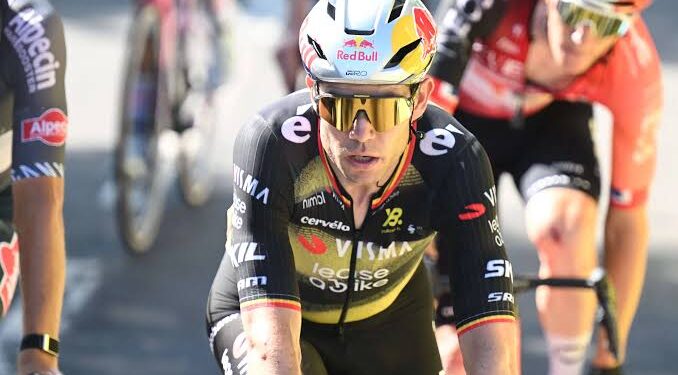 Van Aert laat Pogačar achter op Montmartre en pakt schitterende zege in etappe 21 in Parijs