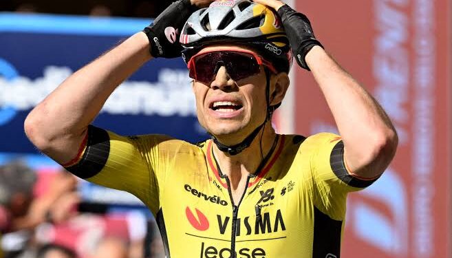 Van Aert in de strijd maar naast het podium in spectaculaire Cyclassics Hamburg