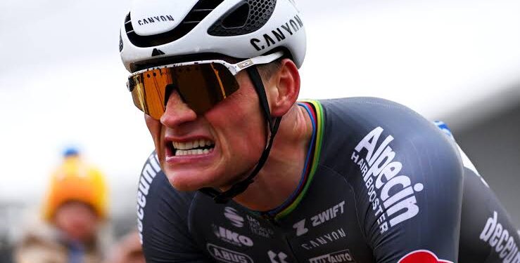 “Van klassiekeroverwinningen tot MTB-ambities: Van der Poel wil 2025 afsluiten met wereldtitel na gezondheidsprobleem”