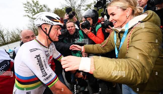 Mathieu van der Poel verovert de harten van fans wereldwijd met een ontroerend en emotioneel openbaar eerbetoon aan zijn langdurige partner Roxanne Bertels.