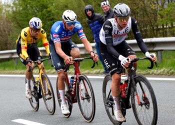 Québec-SHOCK! Pogačar lijdt zwaarste ééndagsnederlaag in drie jaar – Alaphilippe triomfeert