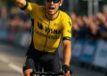 Wout van Aert grijpt net naast de zege in de ochtendkoers – een prestatie vol kracht en karakter… See more…